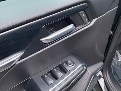 Used 2025 GMC Acadia Elevation image 13