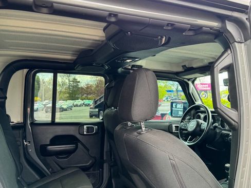 Used 2020 Jeep Gladiator Sport w/ Quick Order Package 24S AWD/4WD image 16