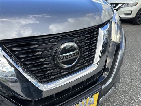 Used 2020 Nissan Rogue SV image 10