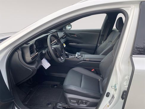 New 2025 Toyota Crown Signia image 9