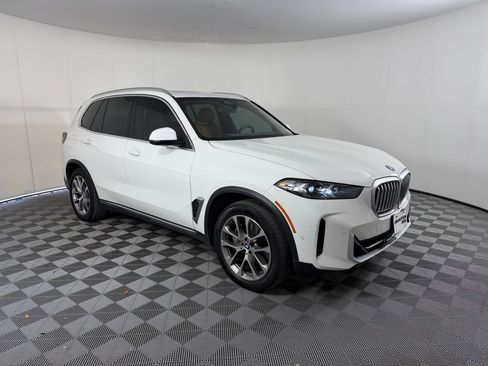 Used 2024 BMW X5 xDrive50e w/ Parking Assistance Package image 7