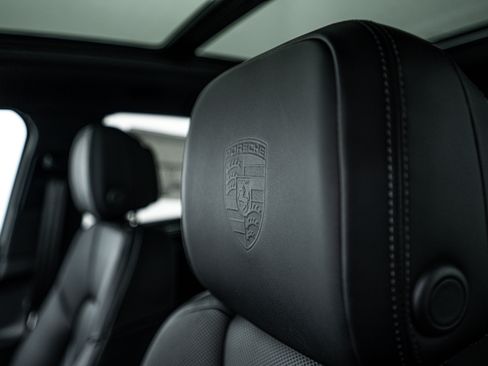 Certified 2025 Porsche Macan image 20