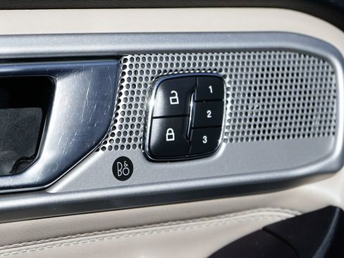 Used 2020 Ford Explorer Limited image 18