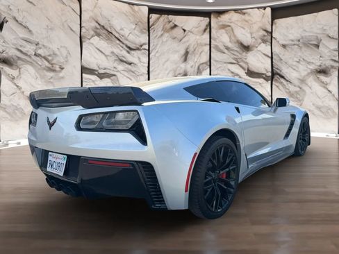 Used 2015 Chevrolet Corvette Z06 w/ 3LZ Preferred Equipment Group RWD image 6