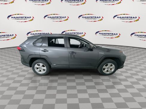 Used 2021 Toyota RAV4 LE AWD/4WD image 9