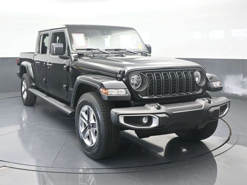 Used 2024 Jeep Gladiator Sport w/ Premium Package image 9
