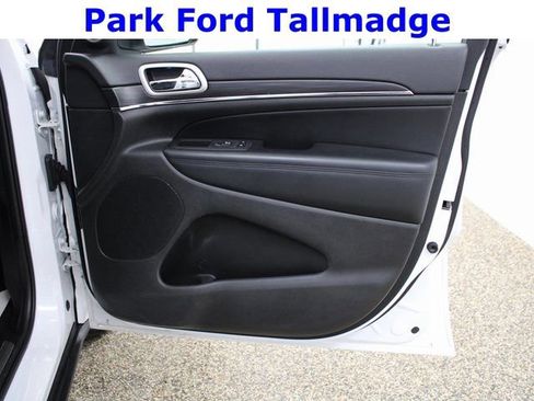 Used 2020 Jeep Grand Cherokee Limited image 23