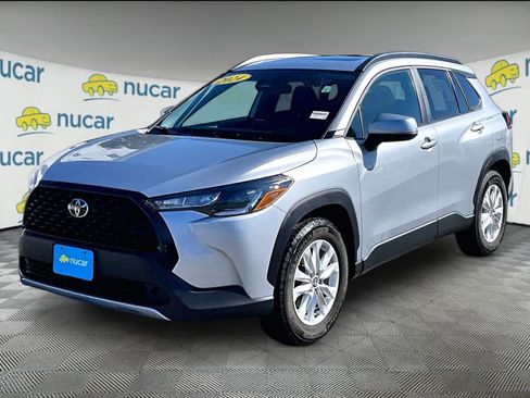 Used 2024 Toyota Corolla Cross LE w/ Moonroof Package image 3