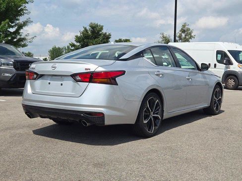 Used 2024 Nissan Altima 2.5 SR FWD image 10