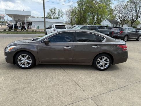 Used 2013 Nissan Altima 2.5 SV image 2