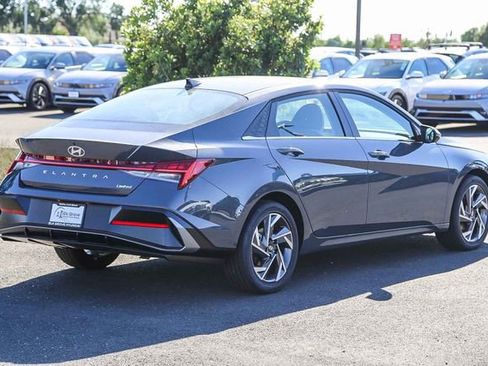 New 2026 Hyundai Elantra Limited FWD image 7