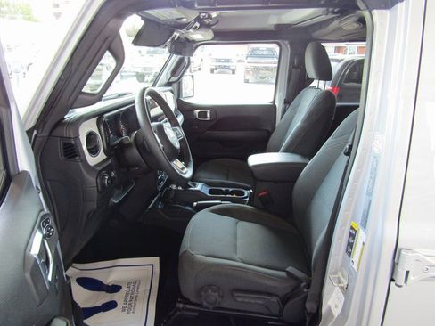 Used 2024 Jeep Wrangler Sahara image 20