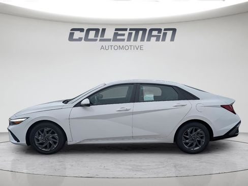 Used 2024 Hyundai Elantra SEL FWD image 5