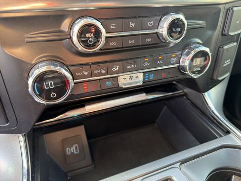 Used 2021 Ford F150 Lariat w/ Trailer Tow Package image 35