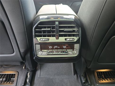 Used 2024 BMW iX xDrive50 w/ Premium Package AWD/4WD image 15