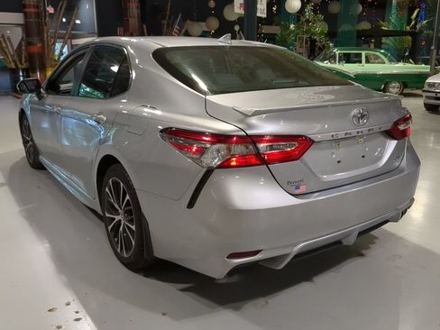 Used 2019 Toyota Camry SE FWD image 10