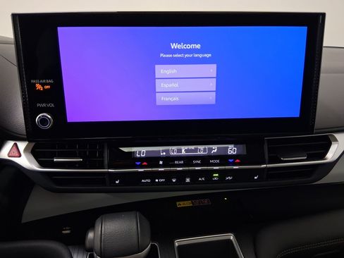 Used 2025 Toyota Sienna XLE w/ XLE Plus Package FWD image 18