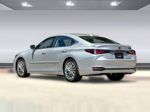 Used 2019 Lexus ES 300h w/ Accessory Package 2 FWD image 3