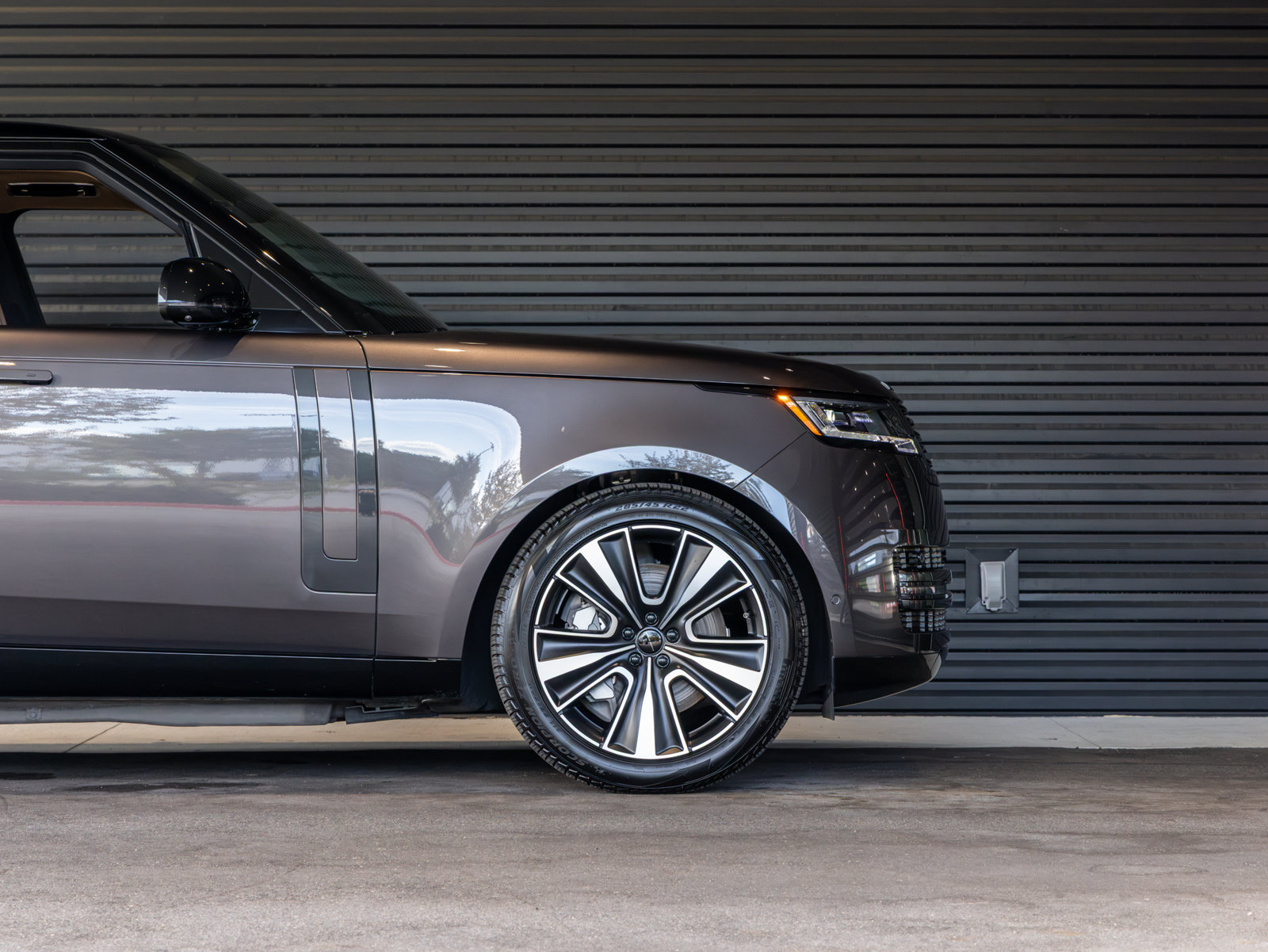 Used 2026 Land Rover Range Rover SE AWD/4WD image 9