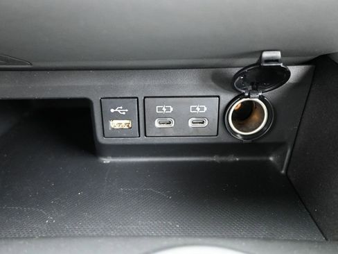 Used 2022 Toyota Highlander LE image 30