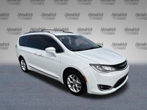 Used 2020 Chrysler Pacifica Touring-L Plus w/ Tire & Wheel Group FWD image 2