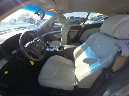 Used 2014 INFINITI Q60 Convertible 2D w/ Premium Package image 12