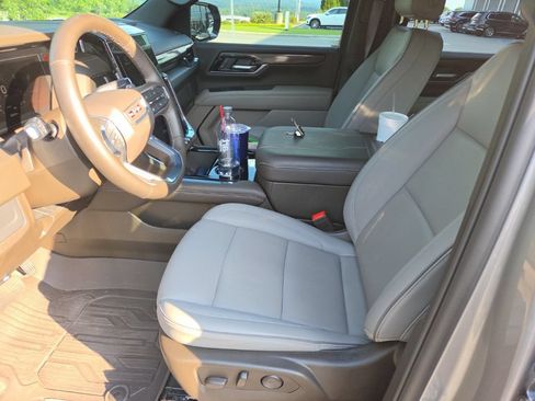 Used 2025 GMC Yukon XL Elevation w/ LPO, Floor Liner Package AWD/4WD image 4