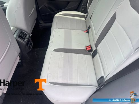 Used 2023 Volkswagen Taos SE w/ Panoramic Sunroof Package AWD/4WD image 10