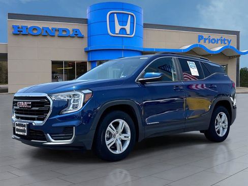 Used 2022 GMC Terrain SLE w/ Driver Convenience Package AWD/4WD image 1
