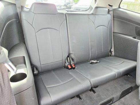 Used 2017 Chevrolet Traverse LT FWD image 13