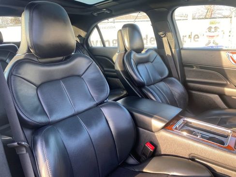 Used 2019 Lincoln Continental Reserve w/ Rear-seat Package image 15