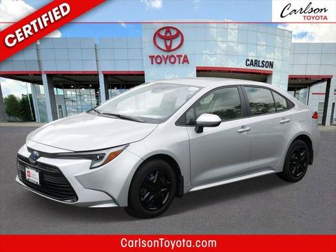 Certified 2025 Toyota Corolla LE FWD image 1