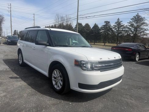 Used 2017 Ford Flex SE image 2