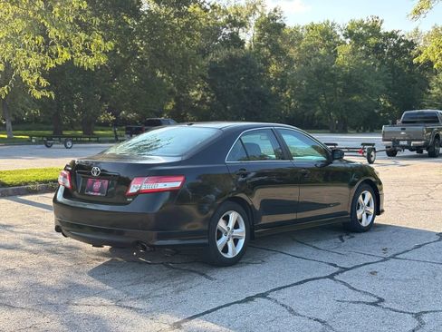Used 2010 Toyota Camry SE FWD image 5