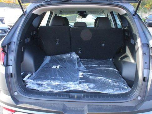 Used 2025 Hyundai Tucson SE image 15