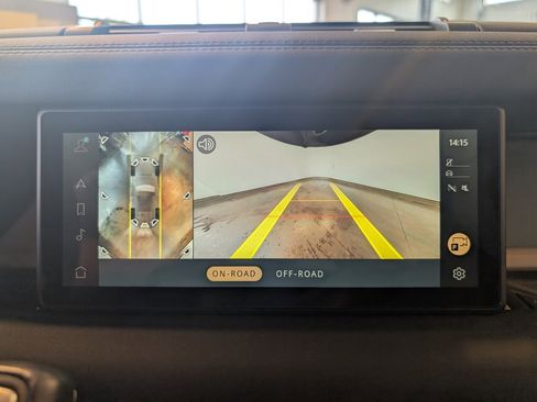 Used 2024 Land Rover Defender 110 SE image 21