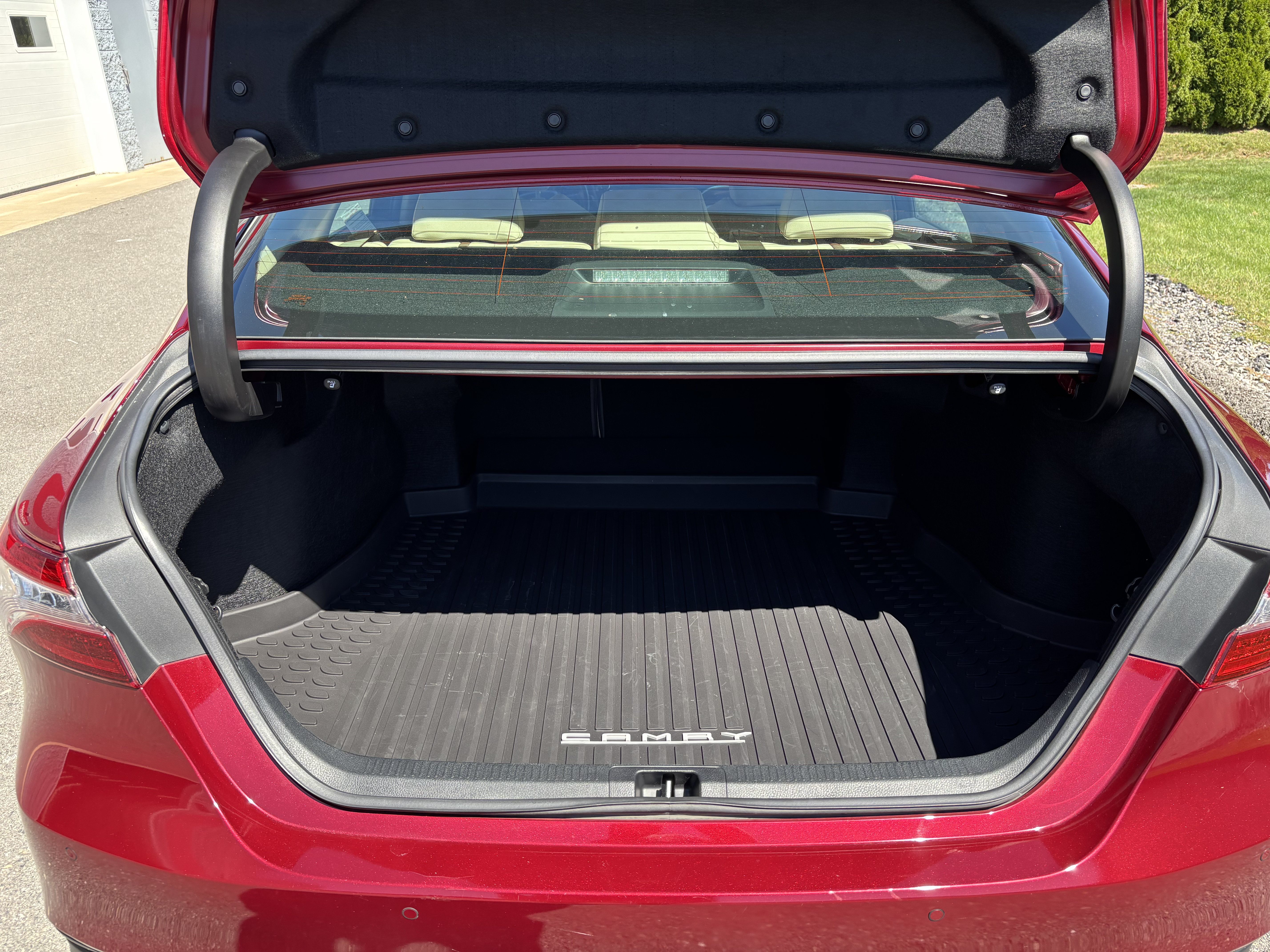 Used 2018 Toyota Camry XLE FWD image 5