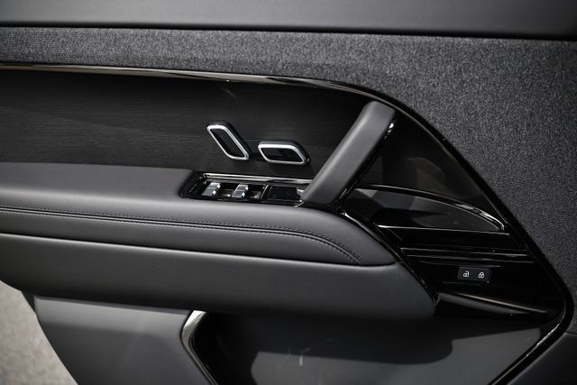 New 2026 Land Rover Range Rover Sport Dynamic SE AWD/4WD image 18