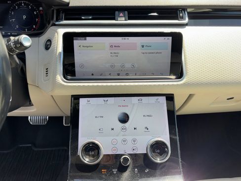 Used 2019 Land Rover Range Rover Velar R-Dynamic SE AWD/4WD image 18