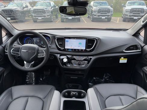New 2026 Chrysler Pacifica Select FWD image 15