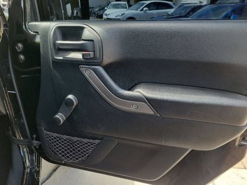 Used 2018 Jeep Wrangler Sport w/ Connectivity Group AWD/4WD image 18