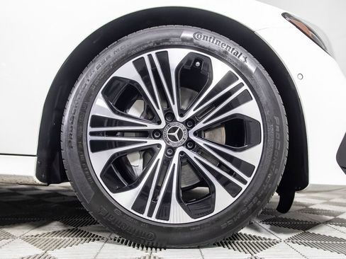 Used 2025 Mercedes-Benz E 350 4MATIC Sedan image 37