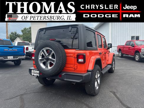 Used 2018 Jeep Wrangler Unlimited Sahara w/ Cold Weather Group AWD/4WD image 7