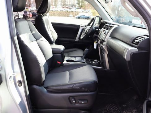 Used 2016 Toyota 4Runner SR5 image 21