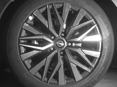 Used 2025 Nissan Altima 2.5 SV FWD image 12