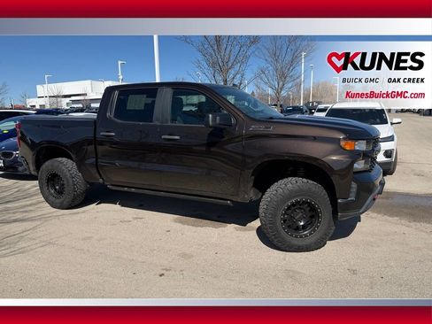 Used 2019 Chevrolet Silverado 1500 Custom Trail Boss w/ Custom Convenience Package image 4