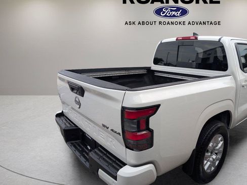 Used 2023 Nissan Frontier SV w/ SV Convenience Package AWD/4WD image 12