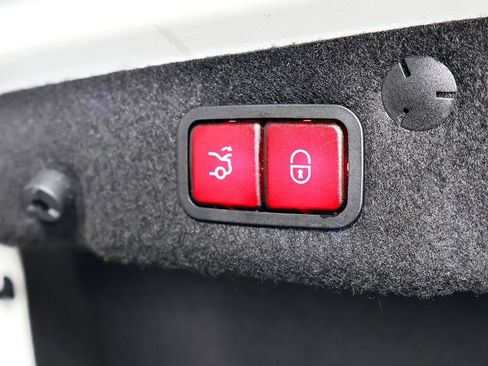 Used 2020 Mercedes-Benz C 300 4MATIC Sedan image 50