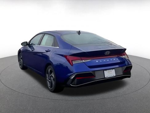 Used 2025 Hyundai Elantra SEL image 12