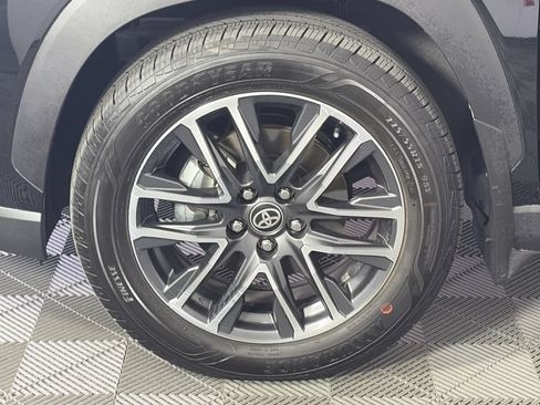 Used 2026 Toyota Corolla Cross XLE AWD/4WD image 10